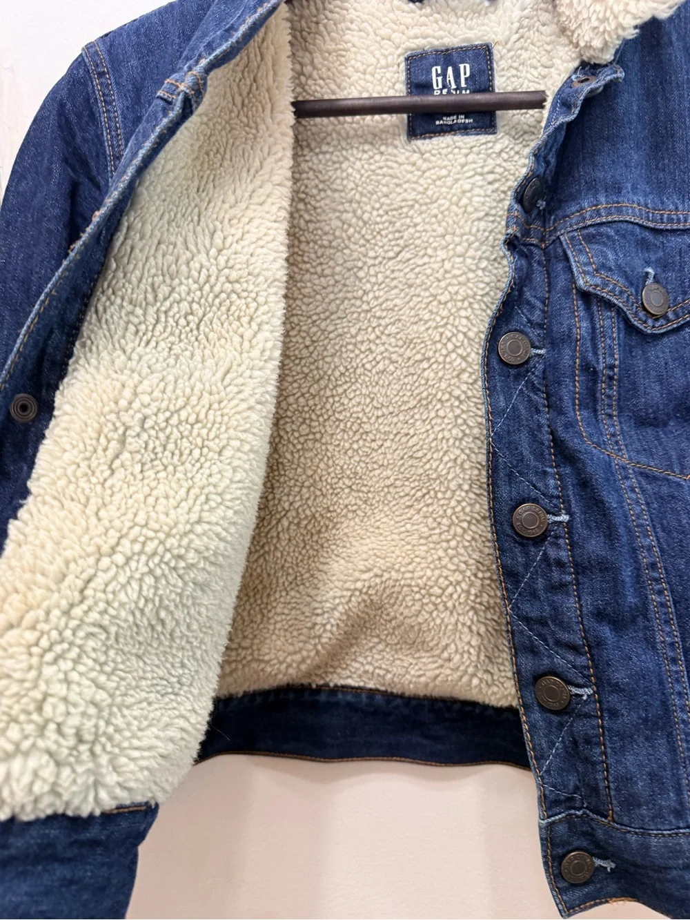 Vintage GAP Denim Sherpa-Lined Jacket in Dark Blue and Cream! EUC